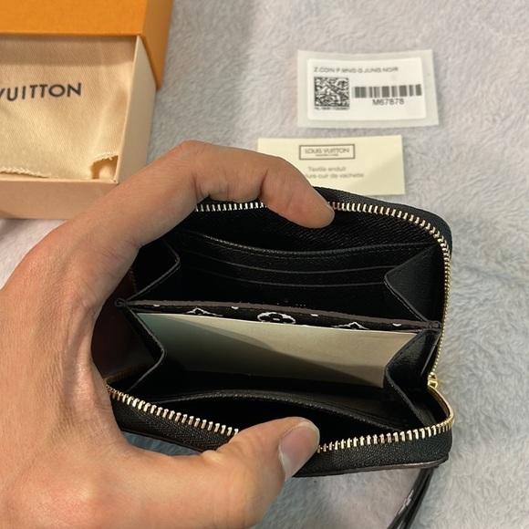 Authentic Louis Vuitton jungle monogram zippy - Picture 5 of 6